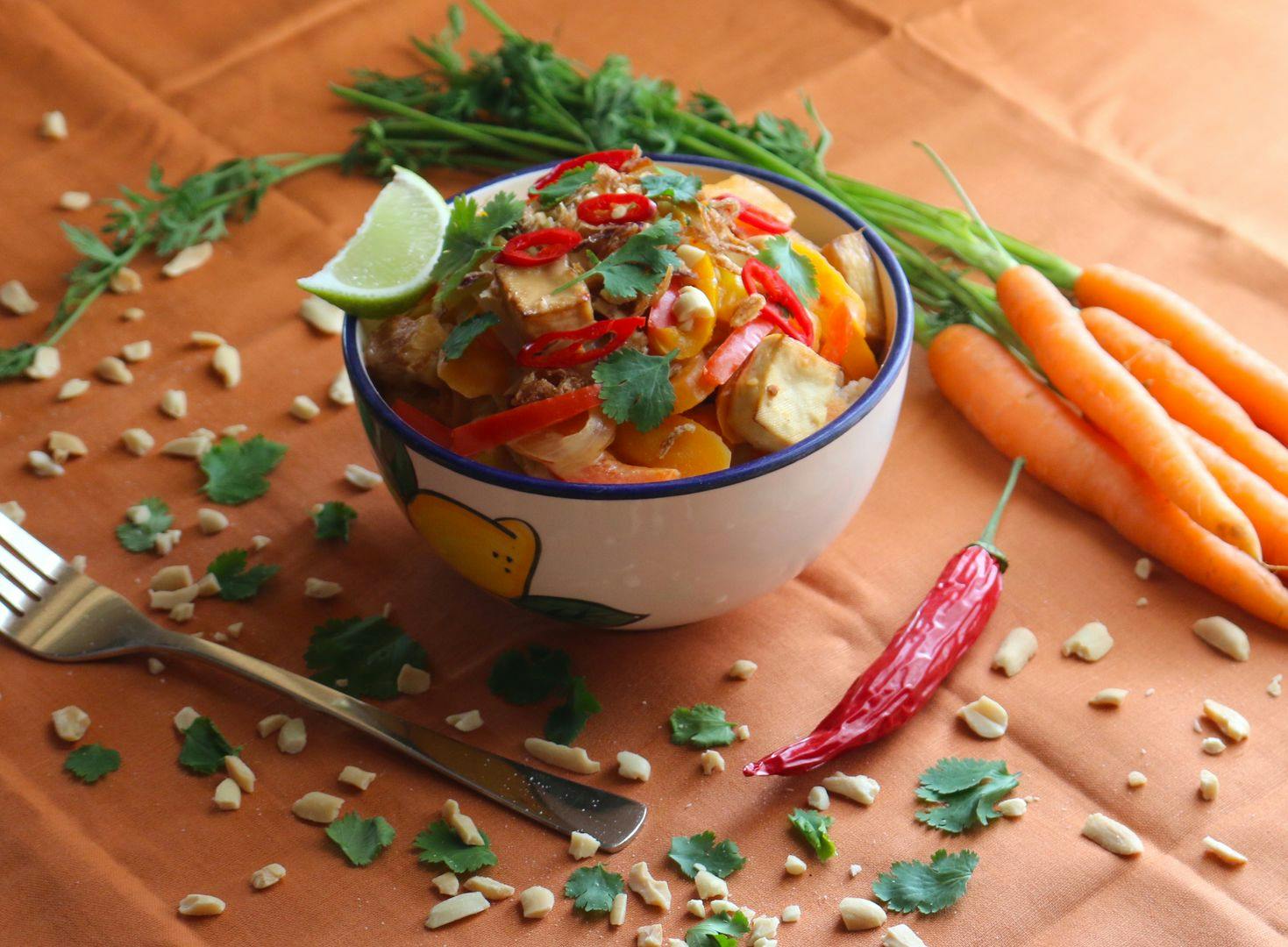 Panang curry with vegetables and crispy tofu