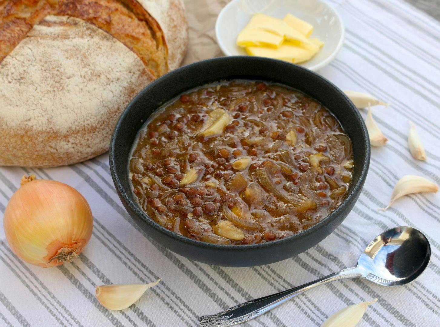 Caramelised onion, roasted garlic and lentil soup
